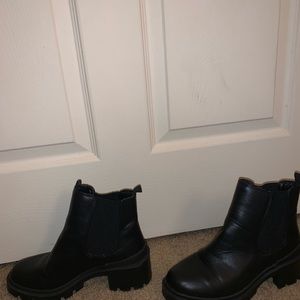 Chelsea heeled boots